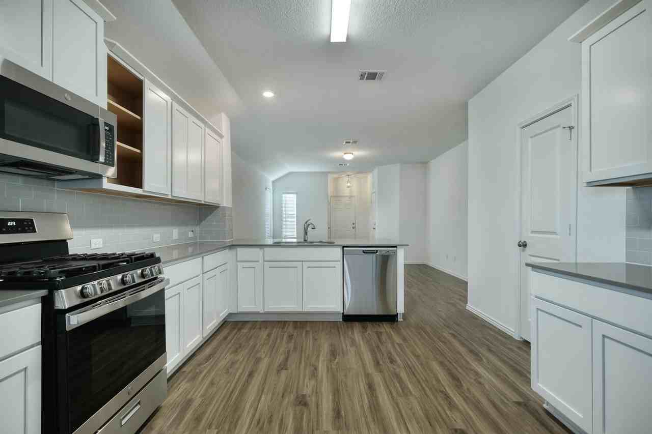 241 Majestic Cedar Dr - Photo 6 of 26