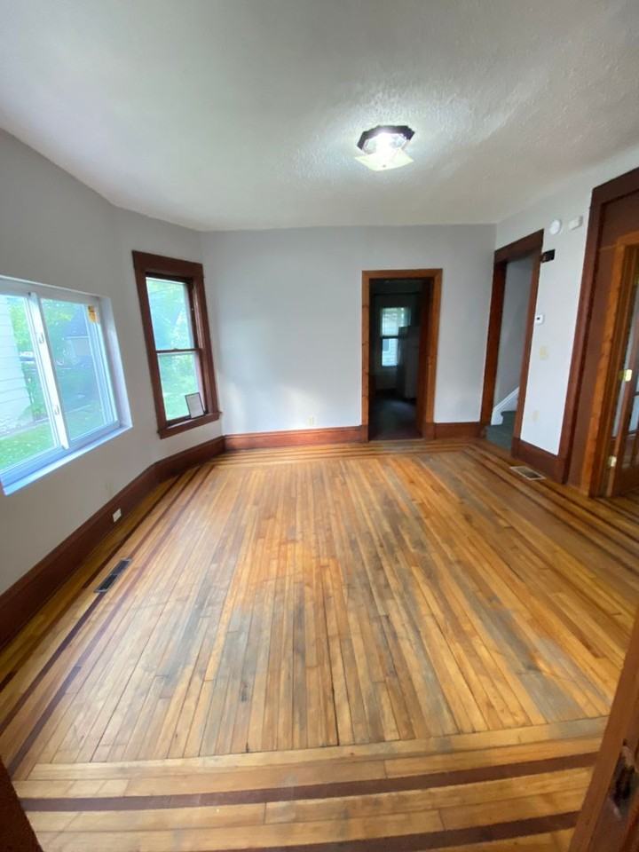 3011 Dupont Ave N - Photo 3 of 14