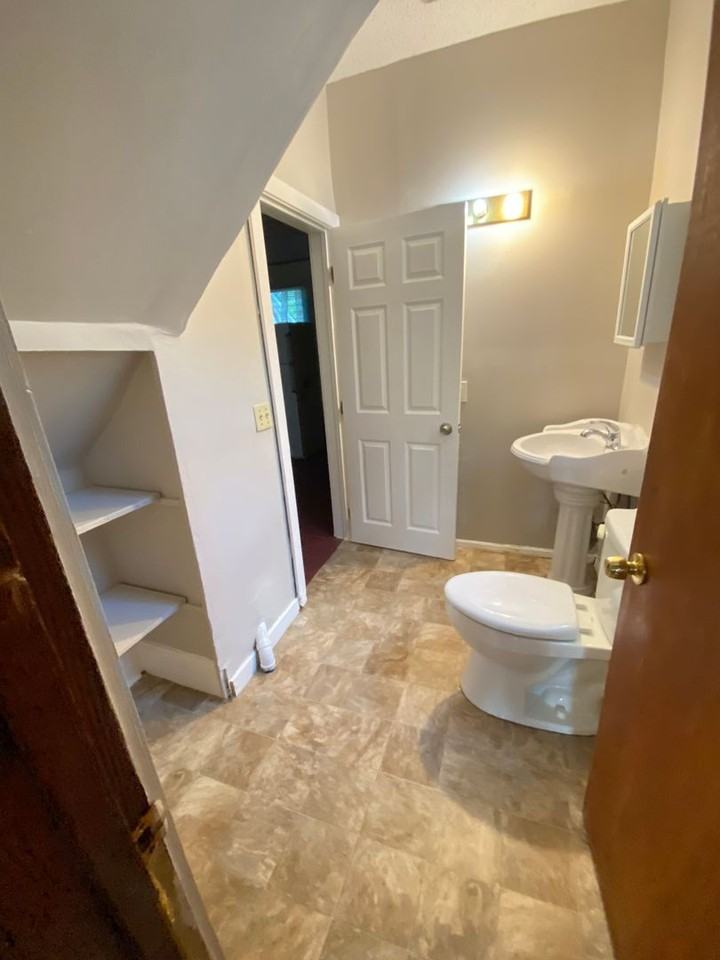 3011 Dupont Ave N - Photo 6 of 14