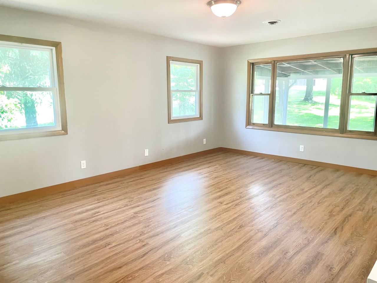 2404 W Us Highway 20 - Photo 3 of 22