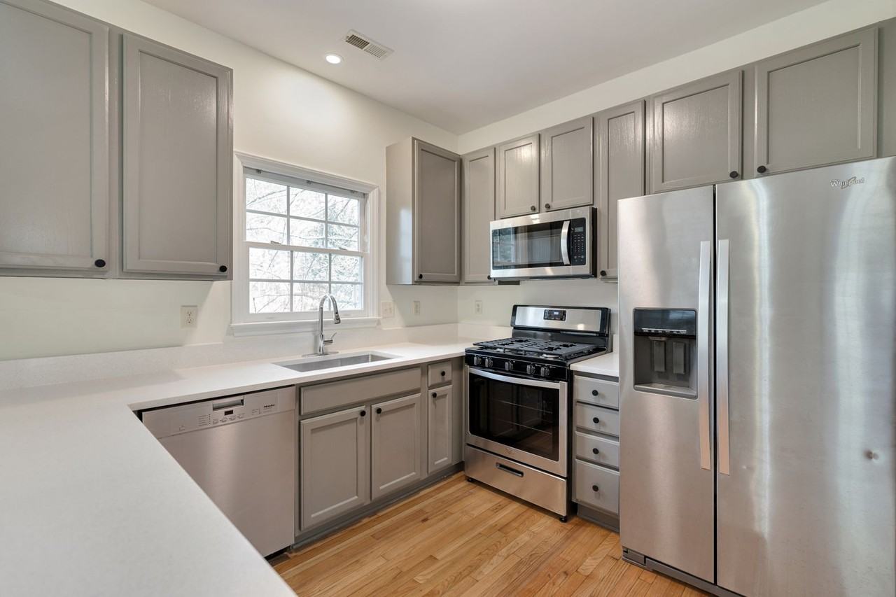 102 Savannah Ter - Photo 3 of 14