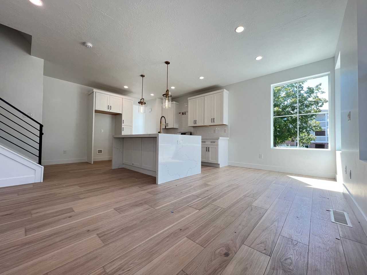 4632-4634 Locust Hills Ct - Photo 2 of 14