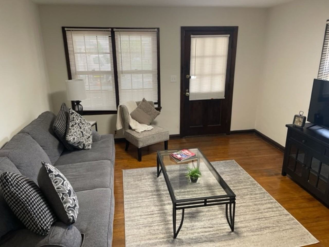 1312 W Jackson St - Photo 2 of 13