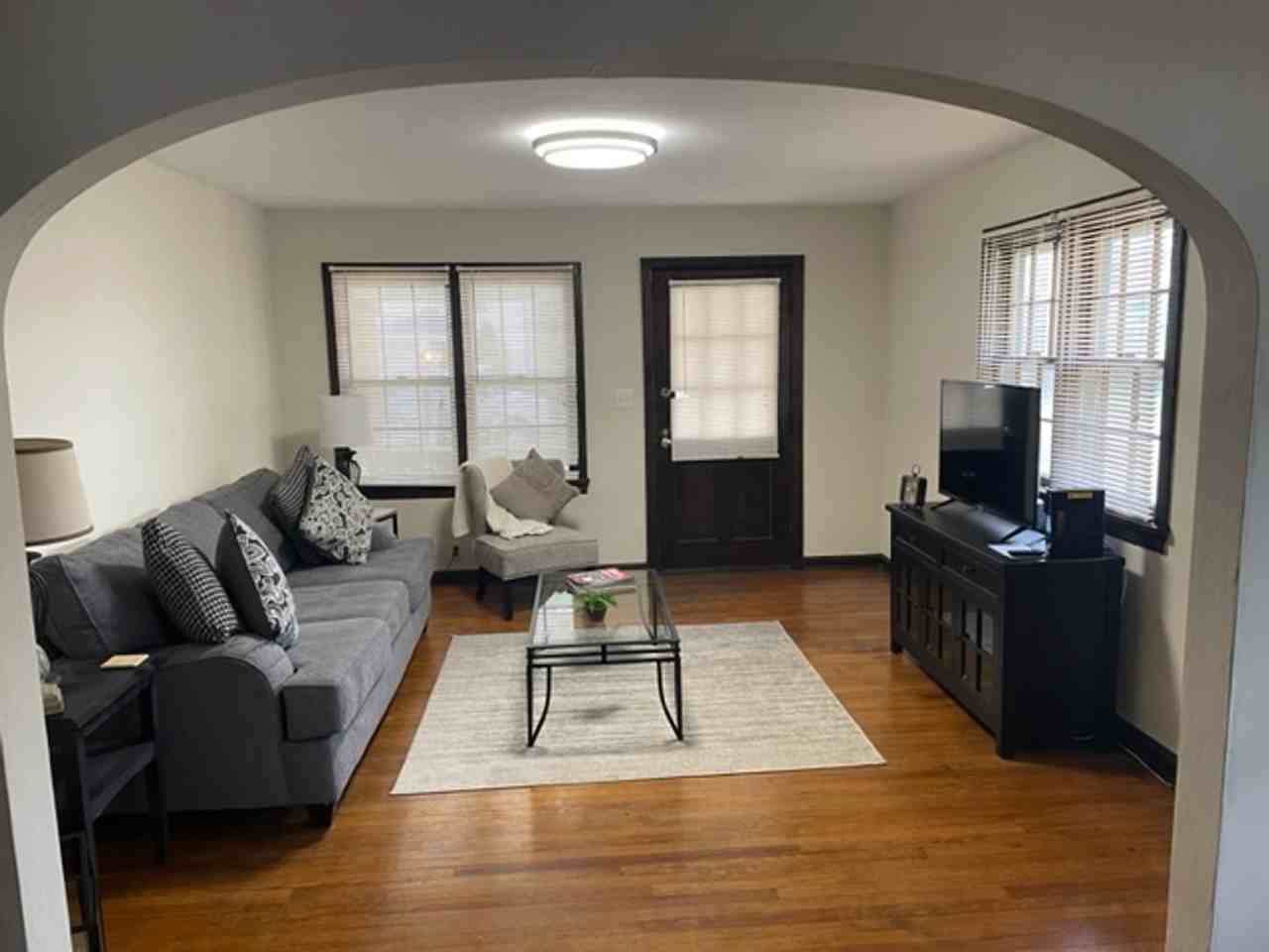 1312 W Jackson St - Photo 4 of 13