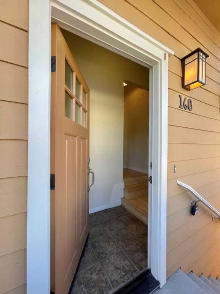 160 Valley Oak Dr - Photo 2 of 20