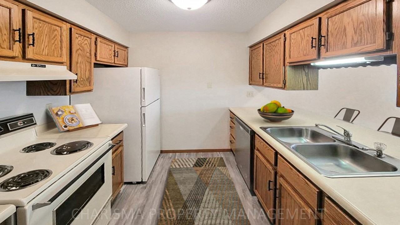 809 W 10th St - Photo 5 of 21