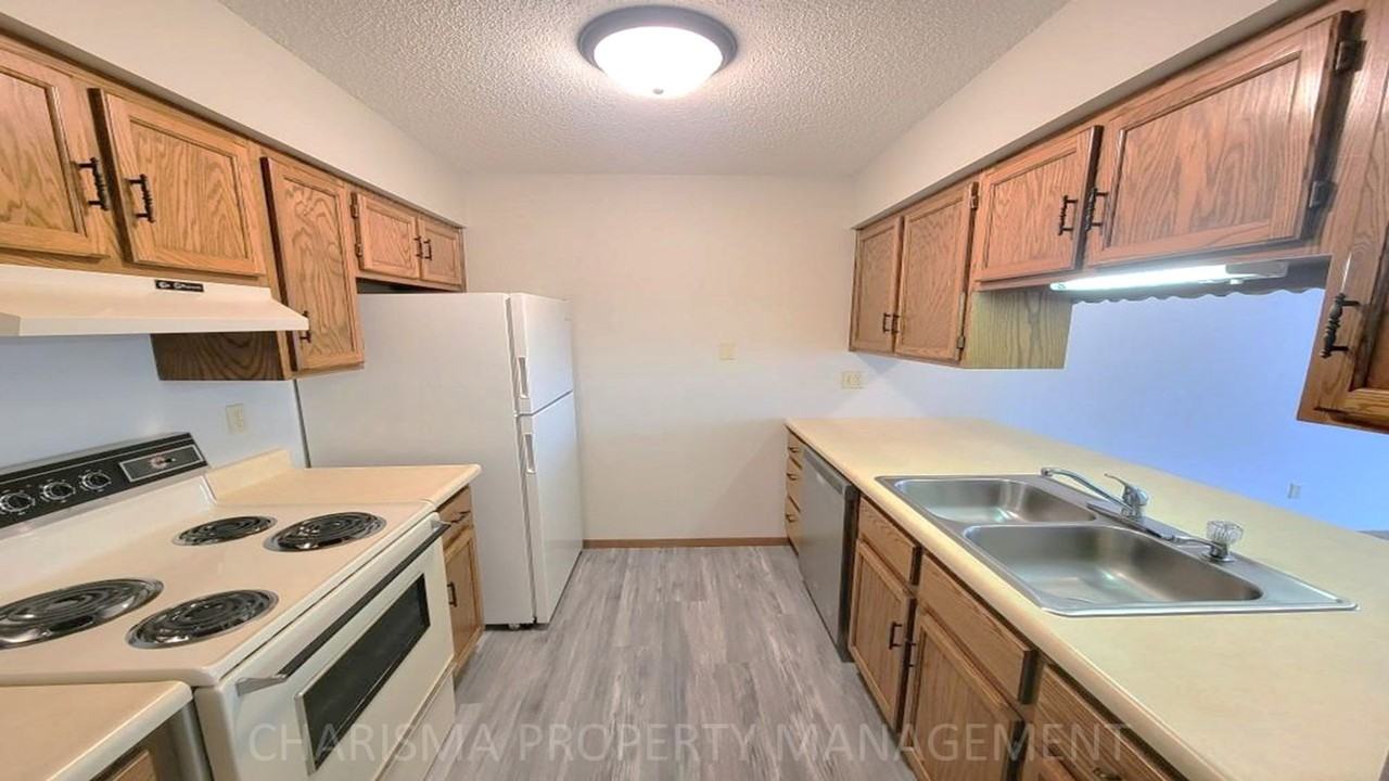 809 W 10th St - Photo 6 of 21