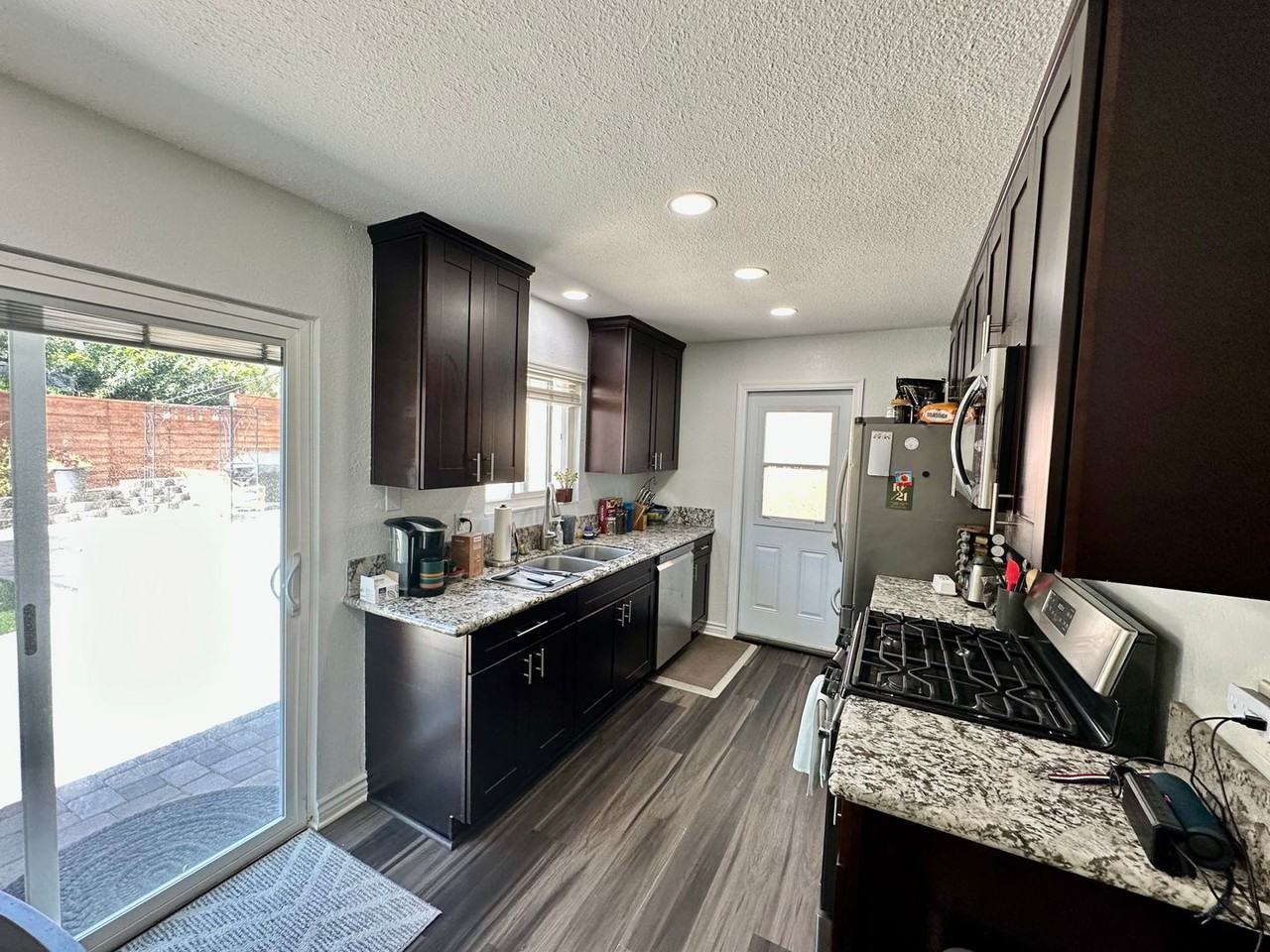 2843 Emerald Dr - Photo 2 of 7