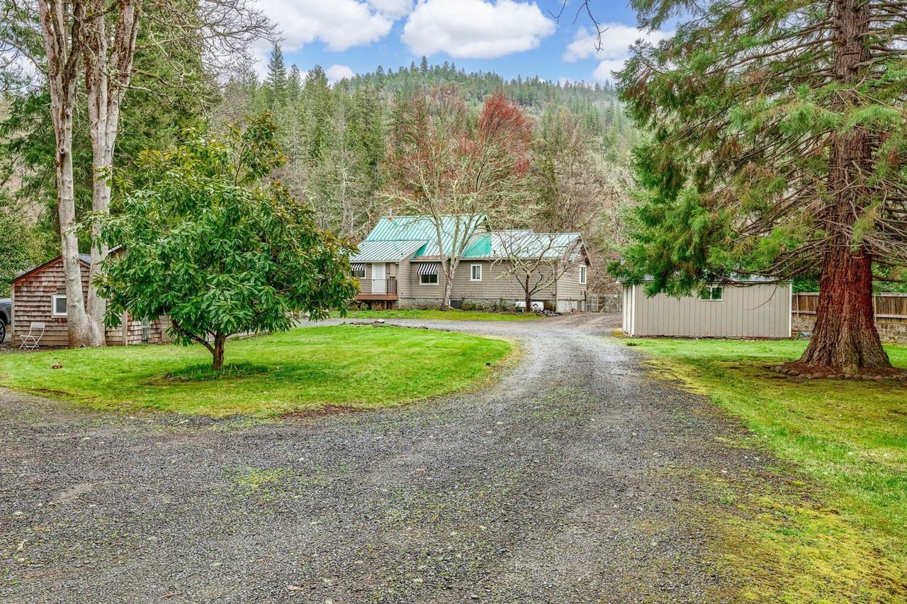 30 Meadow Ln - Photo 3 of 41