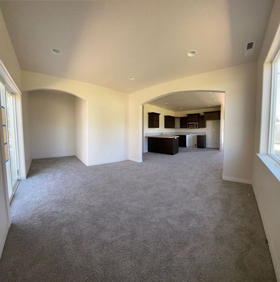 220 W Maple St - Photo 4 of 13