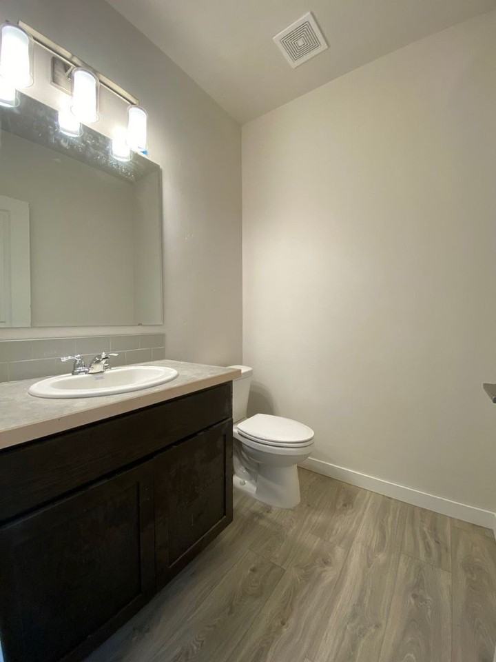 220 W Maple St - Photo 6 of 13