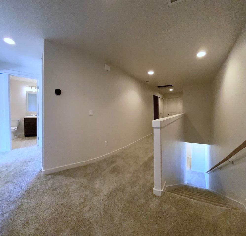 220 W Maple St - Photo 7 of 13