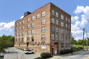 Beautiful 1 & 2 Bedroom Apartments & TH available near LAKEWOOD! ONE MONTH FREE RENT if you apply before FEB 15 - Photo 1 of 1