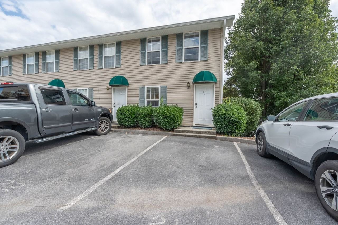 21 Lake Village Ct - Photo 2 of 24
