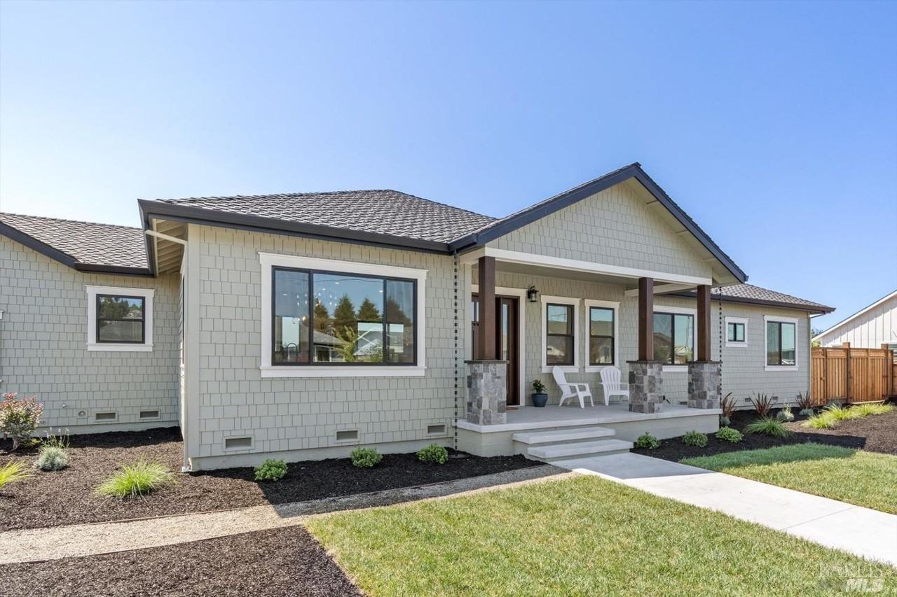 4563 Brighton Dr - Photo 2 of 17