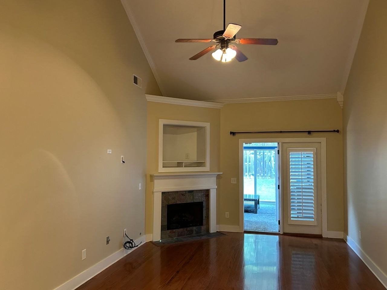 122 Singapore Cir - Photo 3 of 11