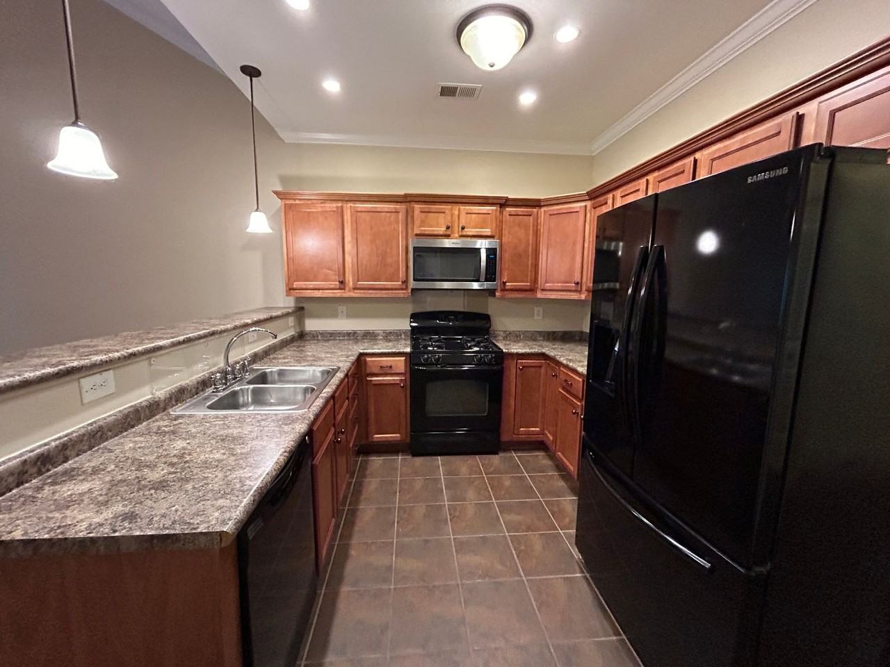 122 Singapore Cir - Photo 4 of 11