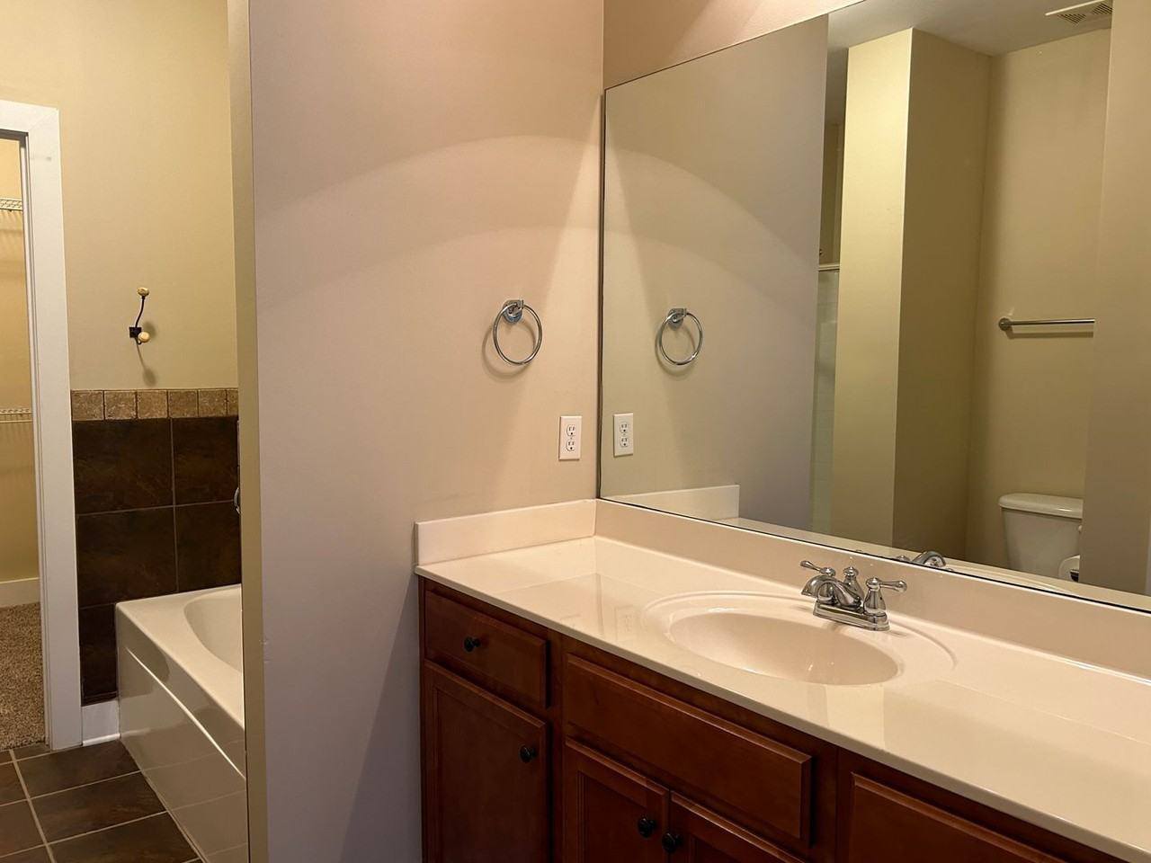 122 Singapore Cir - Photo 7 of 11