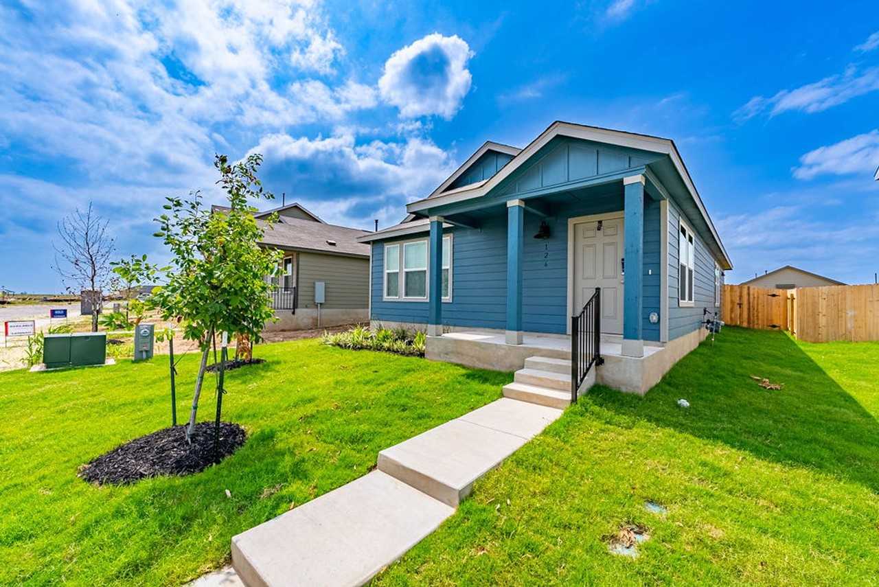 126 Avre Loop - Photo 3 of 20