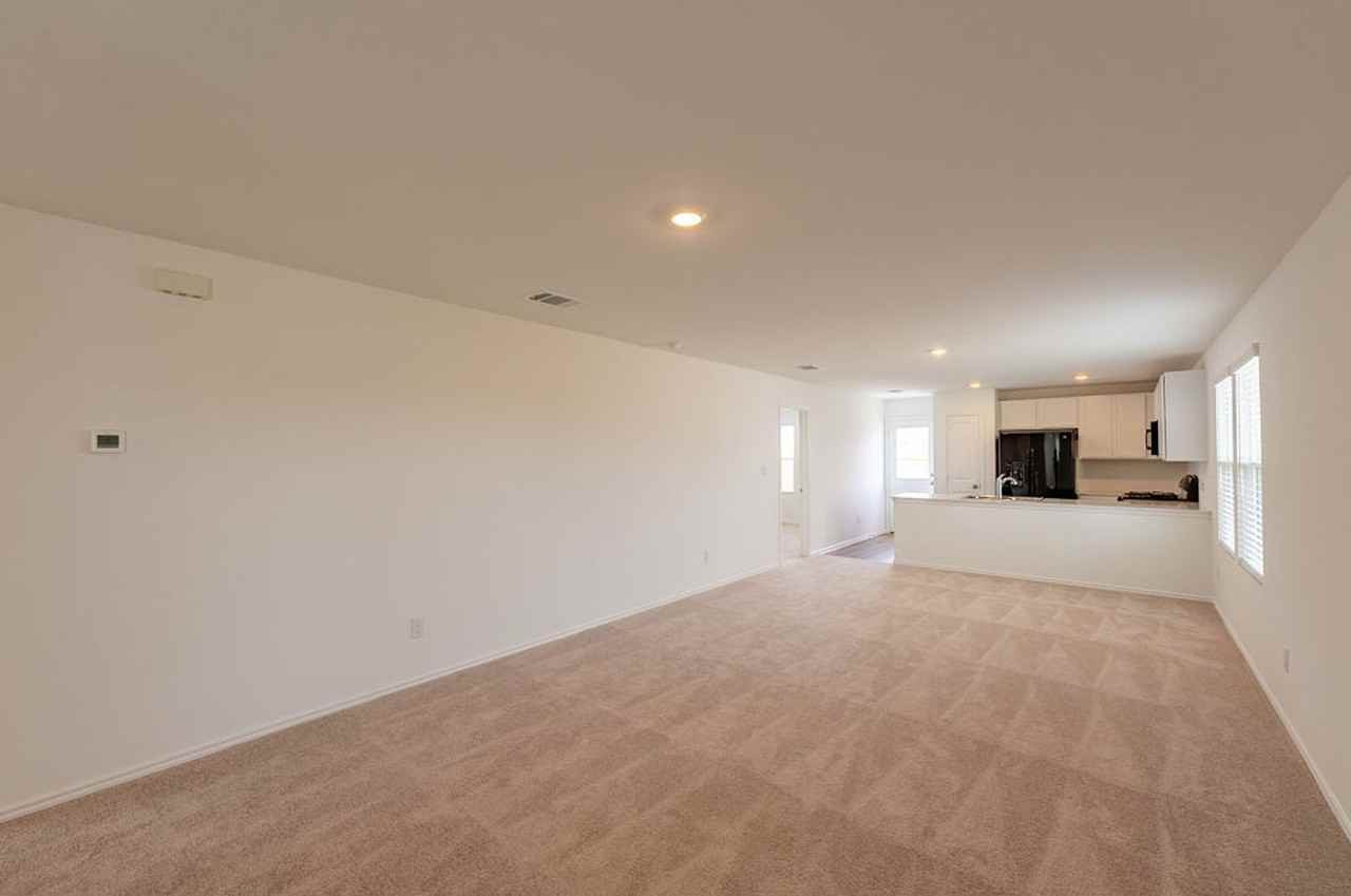 126 Avre Loop - Photo 7 of 20