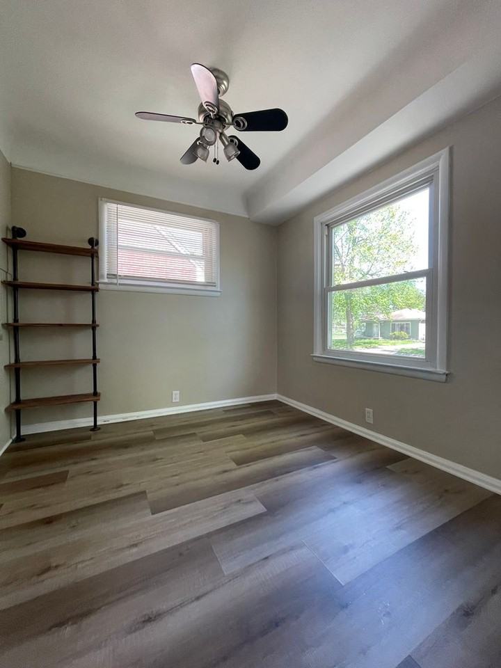 18299 Garfield - Photo 3 of 13