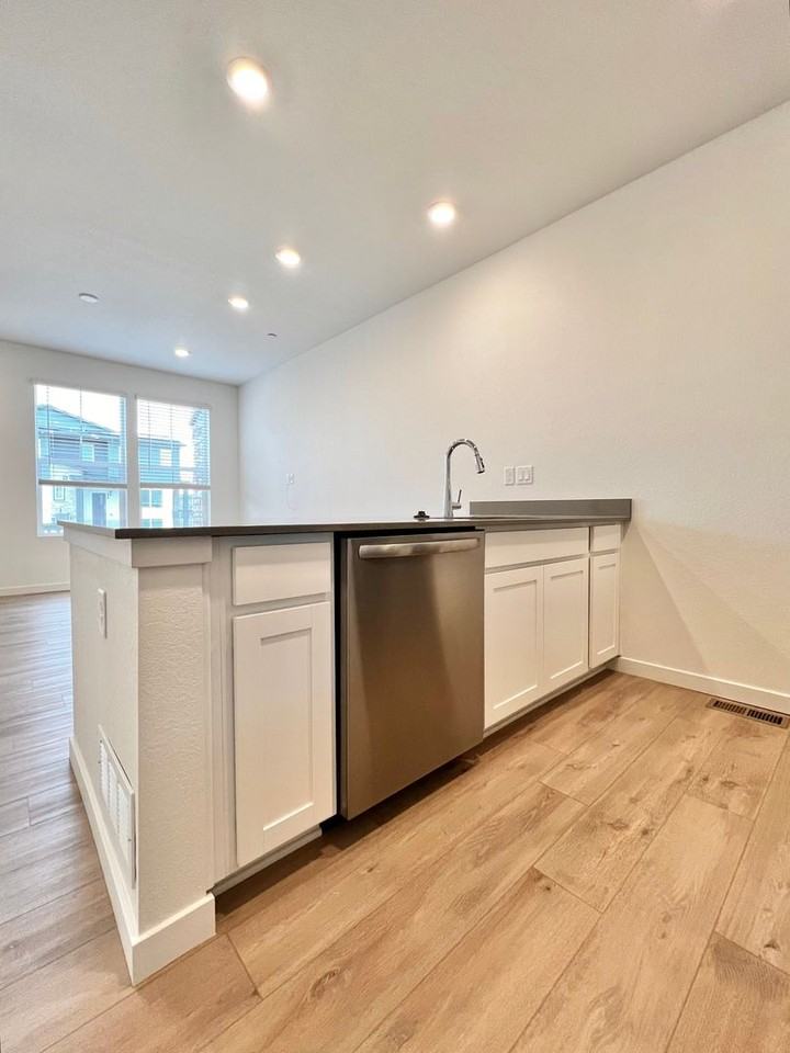 5479 Euclid Ct - Photo 6 of 22