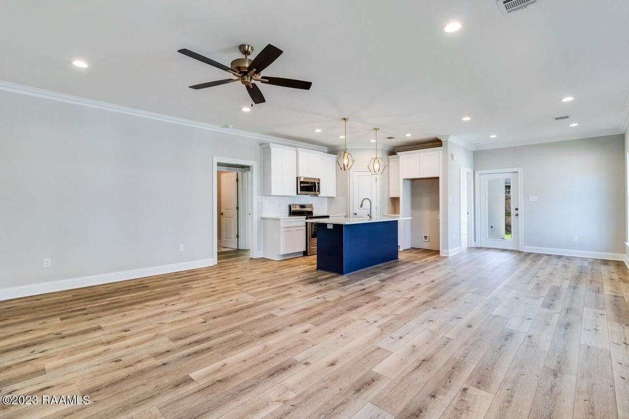 337 Saint Matthias Dr - Photo 2 of 20