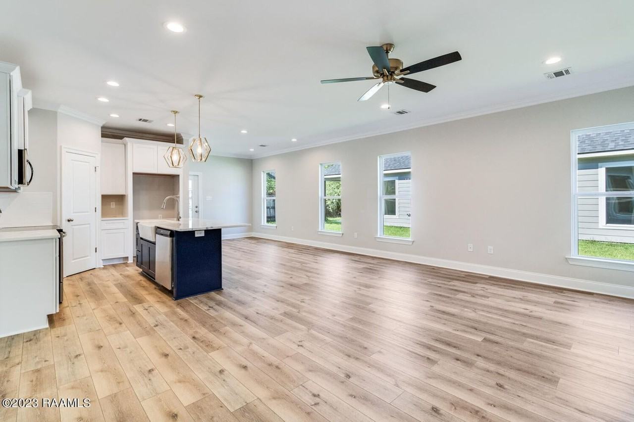 337 Saint Matthias Dr - Photo 3 of 20