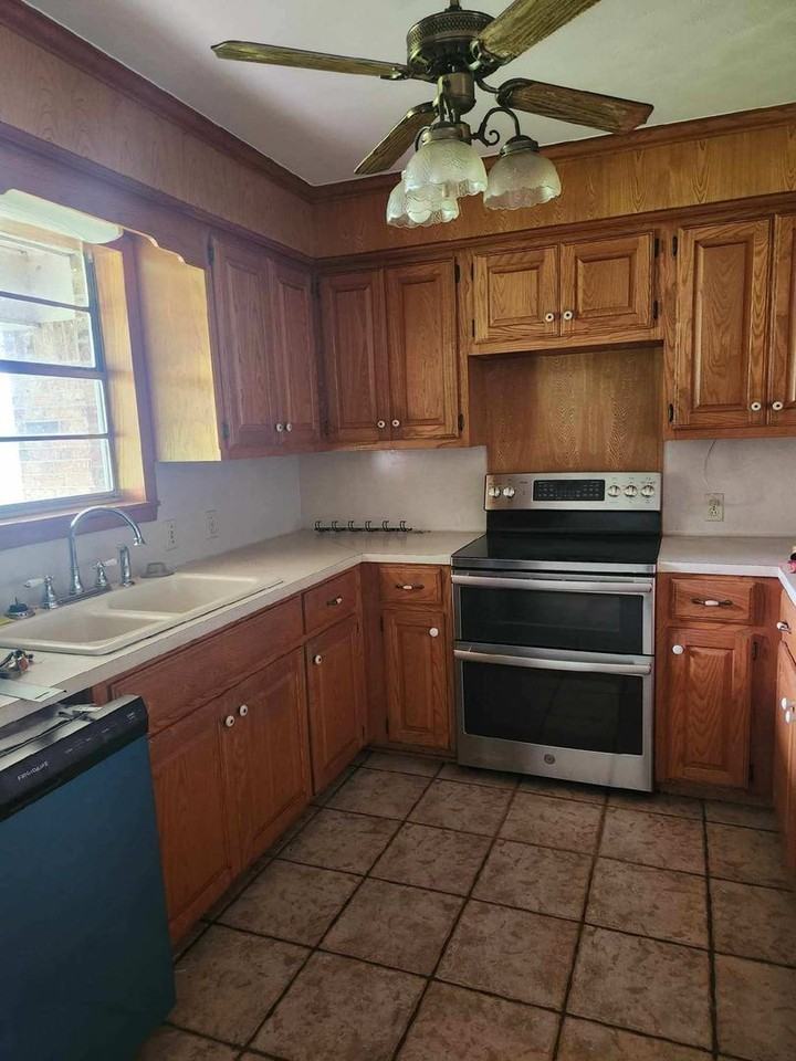 8174 Farm Road 1402 - Photo 3 of 4