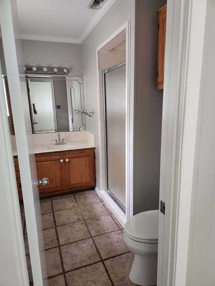 8174 Farm Road 1402 - Photo 4 of 4