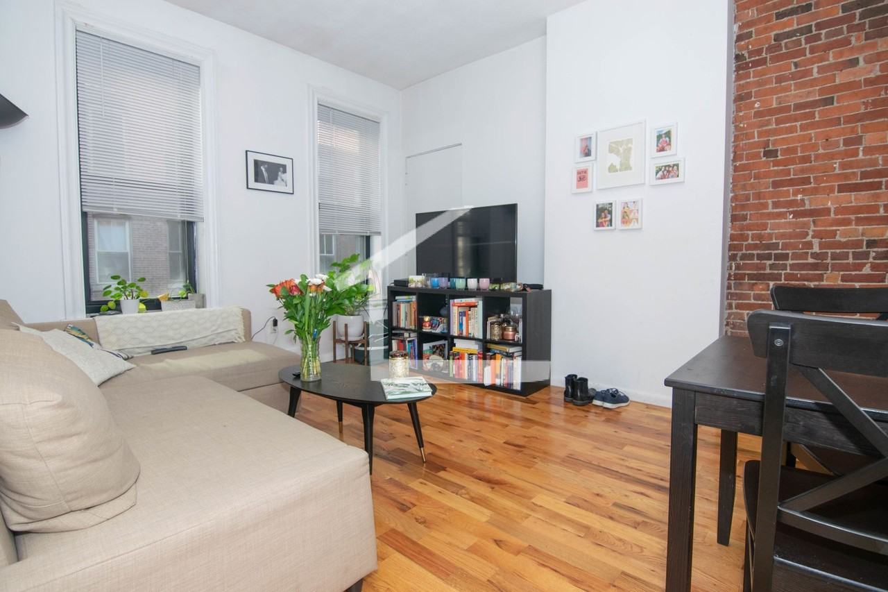 23 Cortes St - Photo 5 of 13