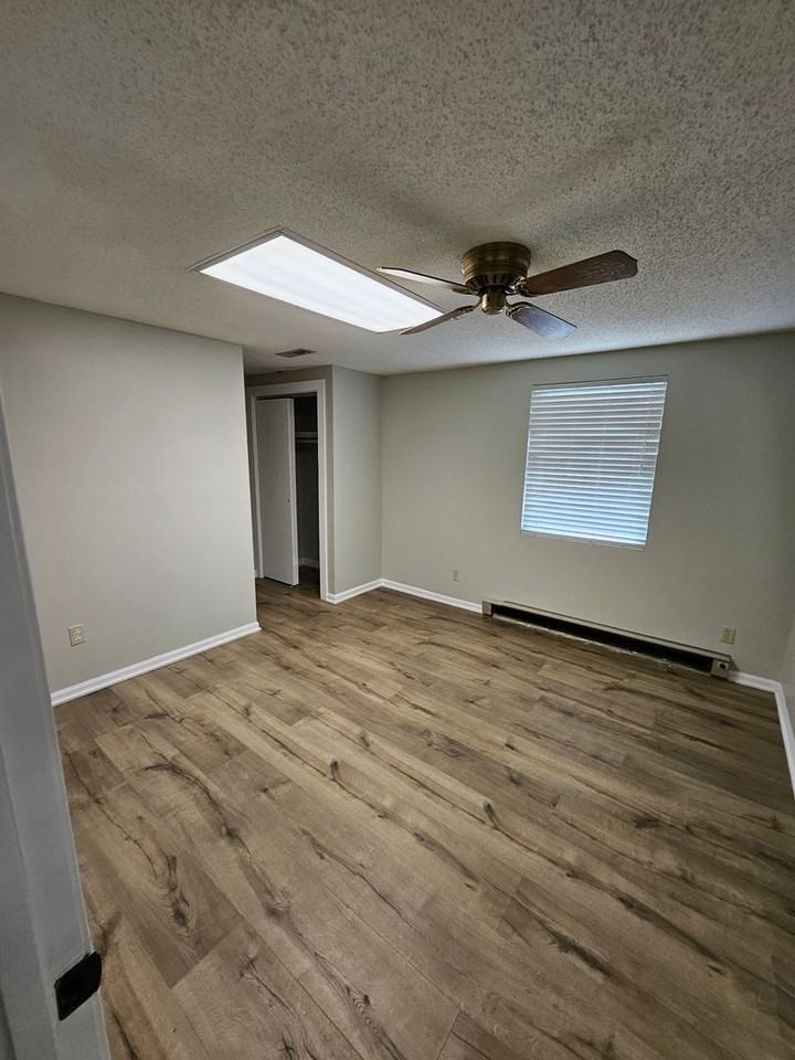 1044 N Eskew Rd - Photo 2 of 13
