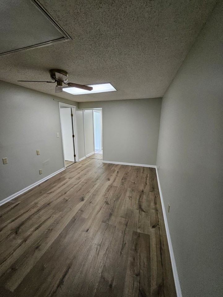 1044 N Eskew Rd - Photo 3 of 13