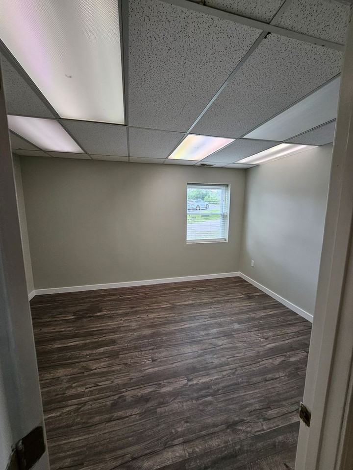 1044 N Eskew Rd - Photo 7 of 13