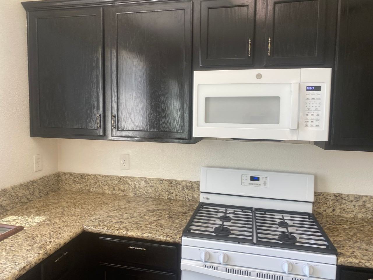 2237 W Wall Ct - Photo 4 of 9