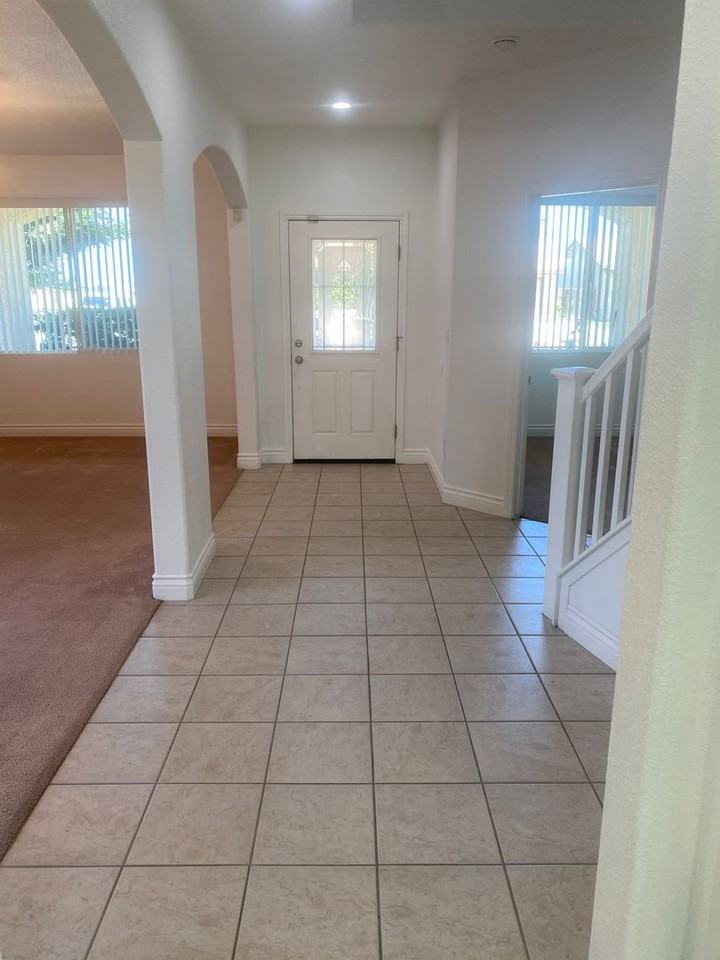 2237 W Wall Ct - Photo 5 of 9