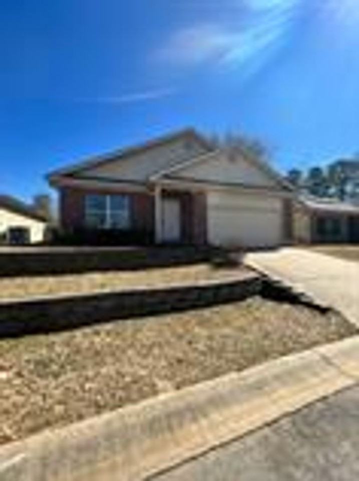 3208 Fawn Dr - Photo 2 of 18