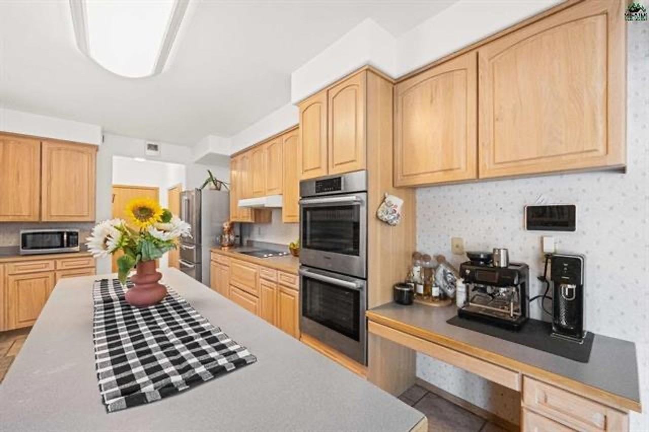 1170 Airline Dr - Photo 2 of 39