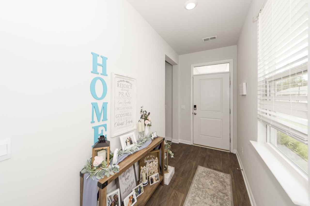 493 Cedarview Rd - Photo 2 of 34