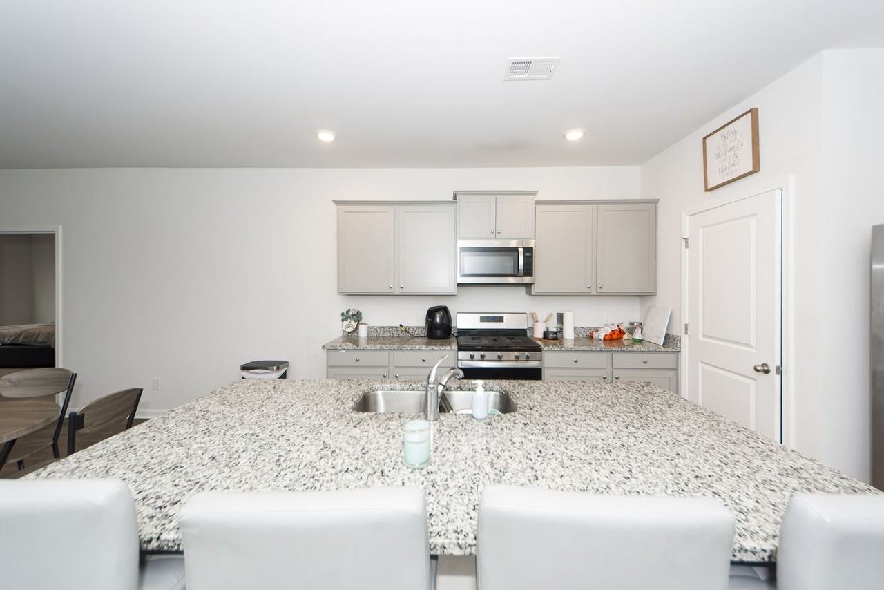 493 Cedarview Rd - Photo 3 of 34