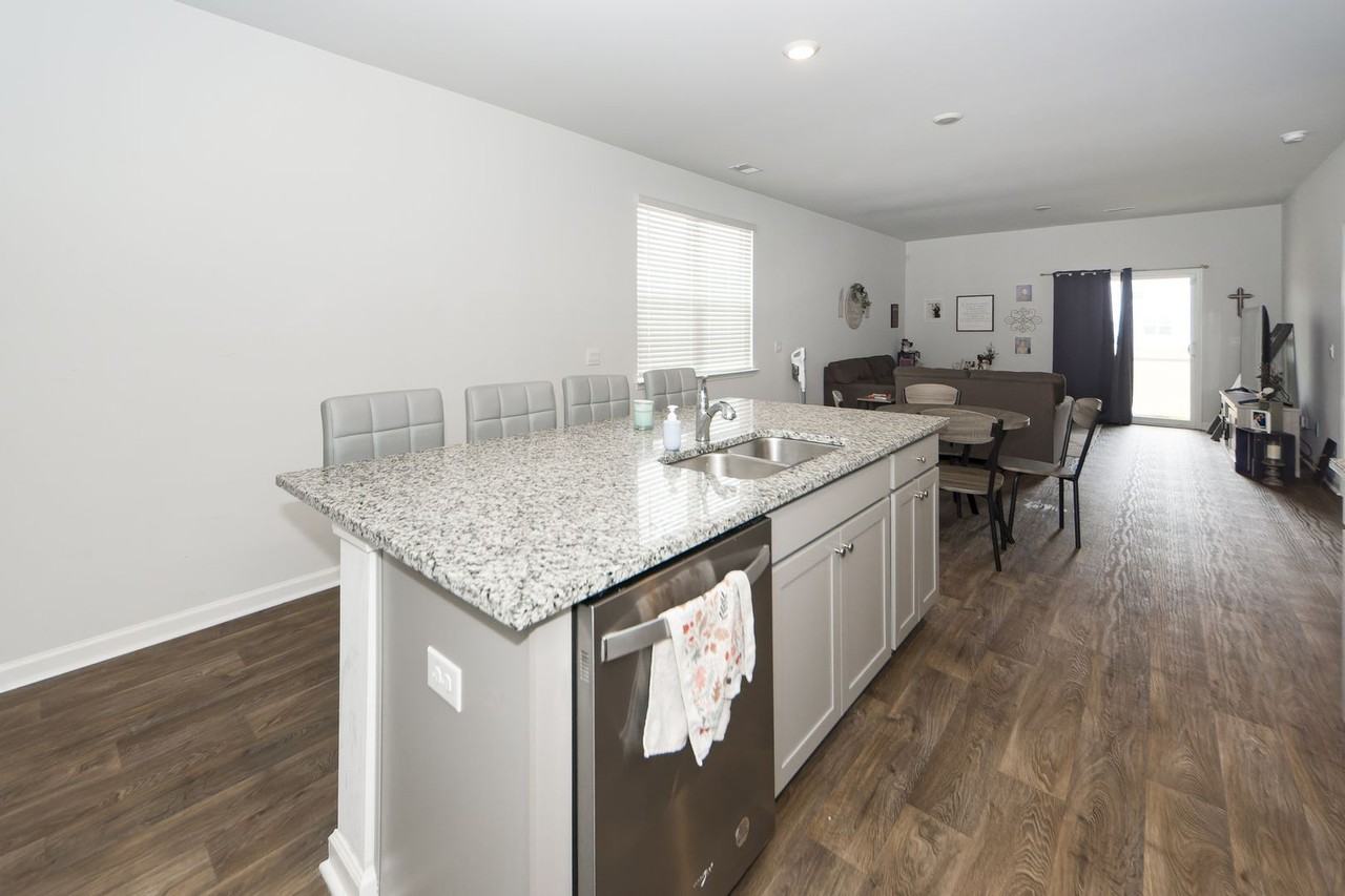 493 Cedarview Rd - Photo 7 of 34