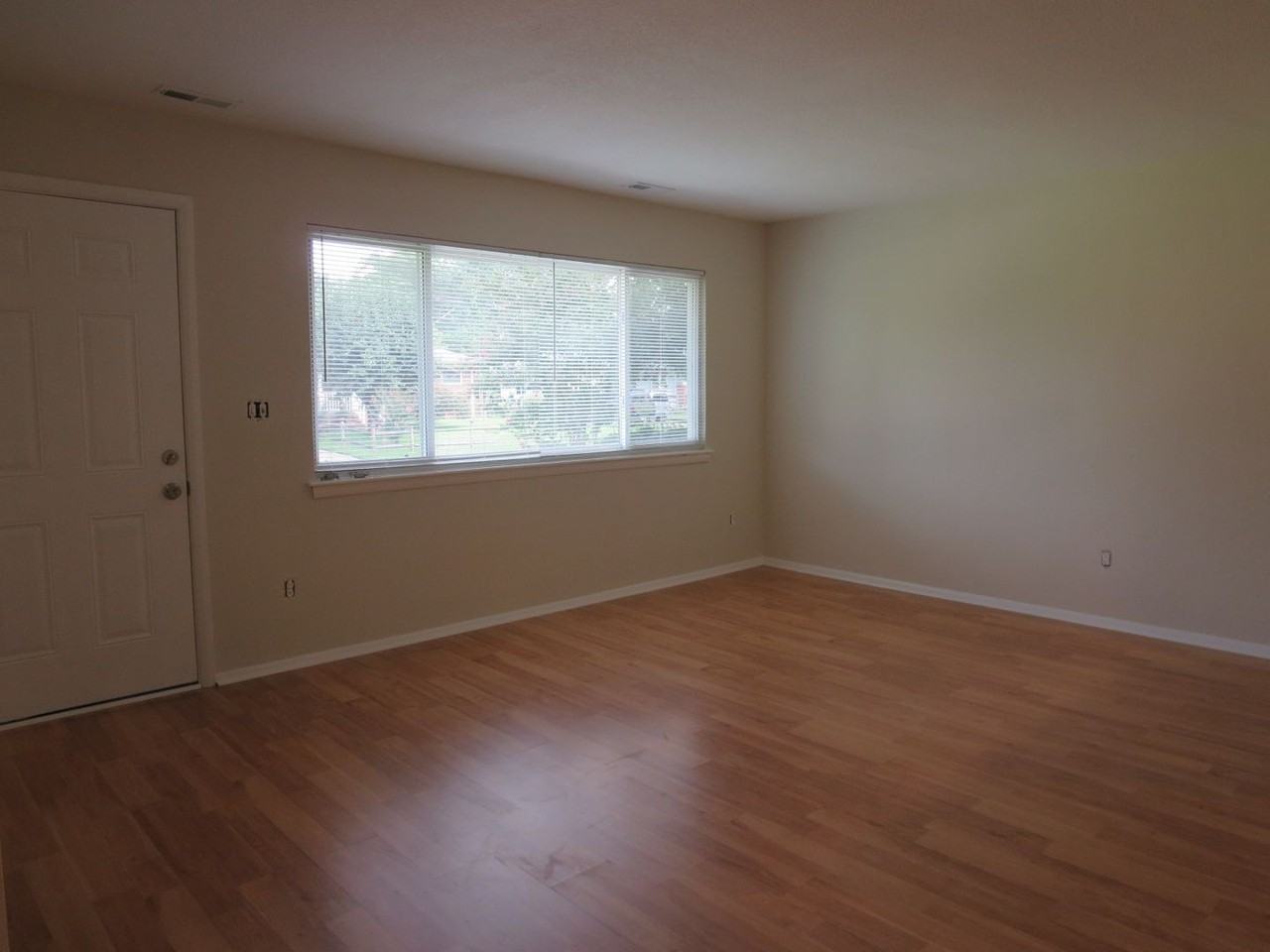 509 Lavender Ln - Photo 4 of 21