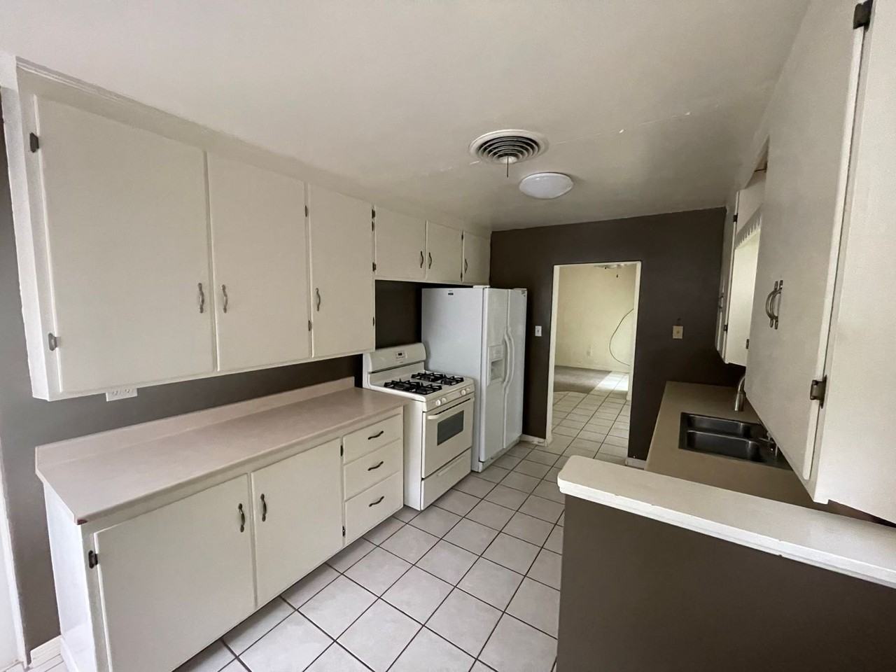 1013 N Alameda St - Photo 3 of 10