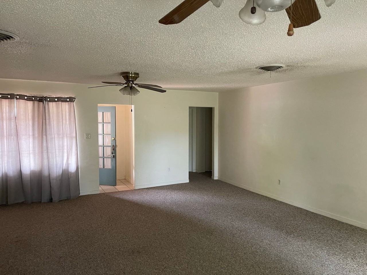 1013 N Alameda St - Photo 4 of 10