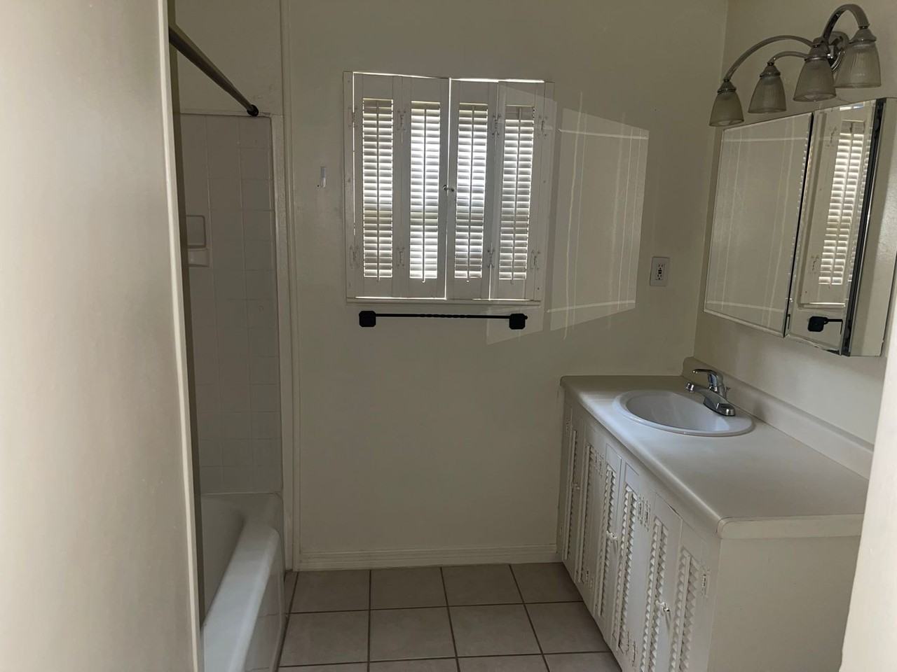 1013 N Alameda St - Photo 6 of 10