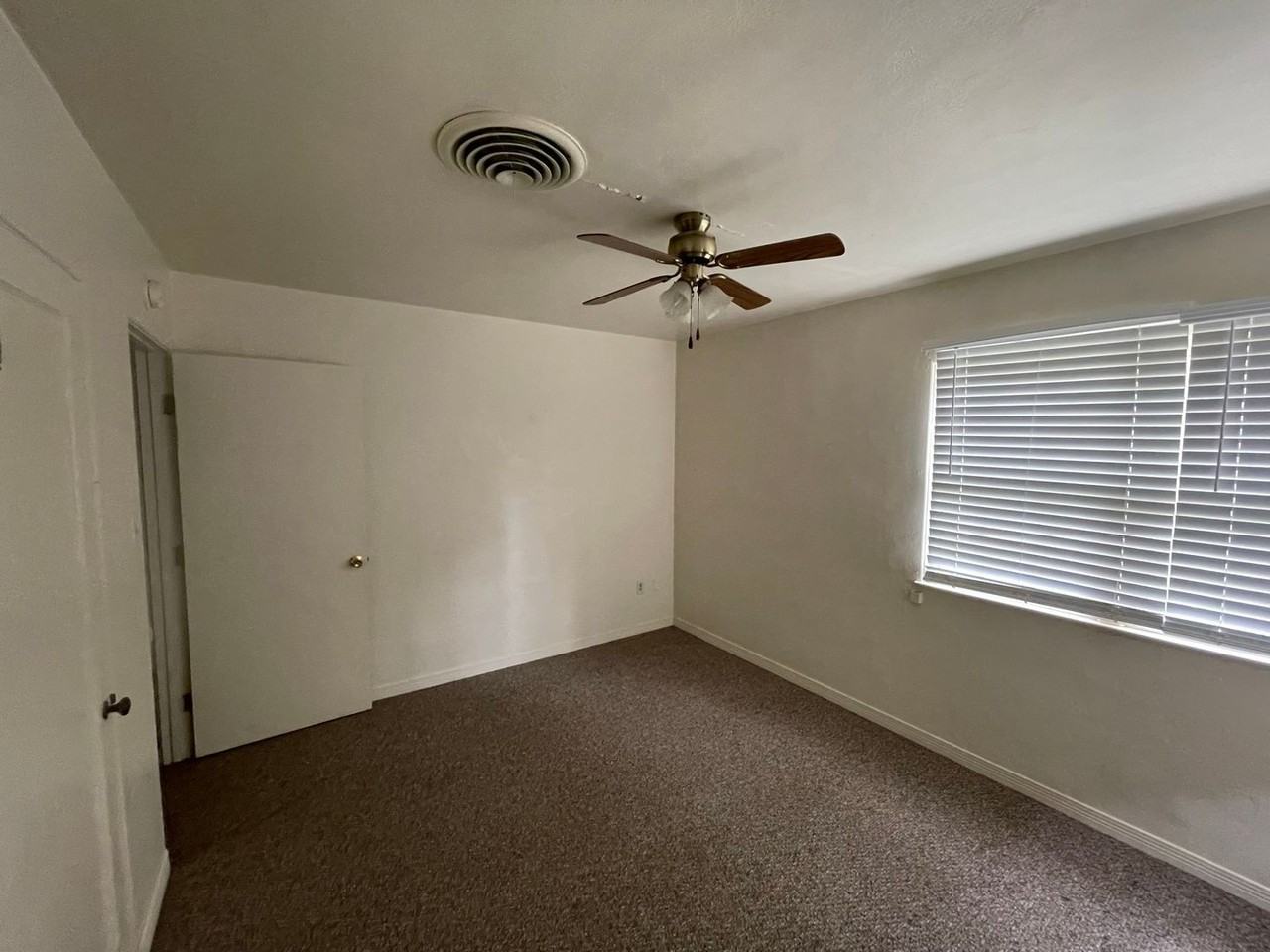 1013 N Alameda St - Photo 7 of 10