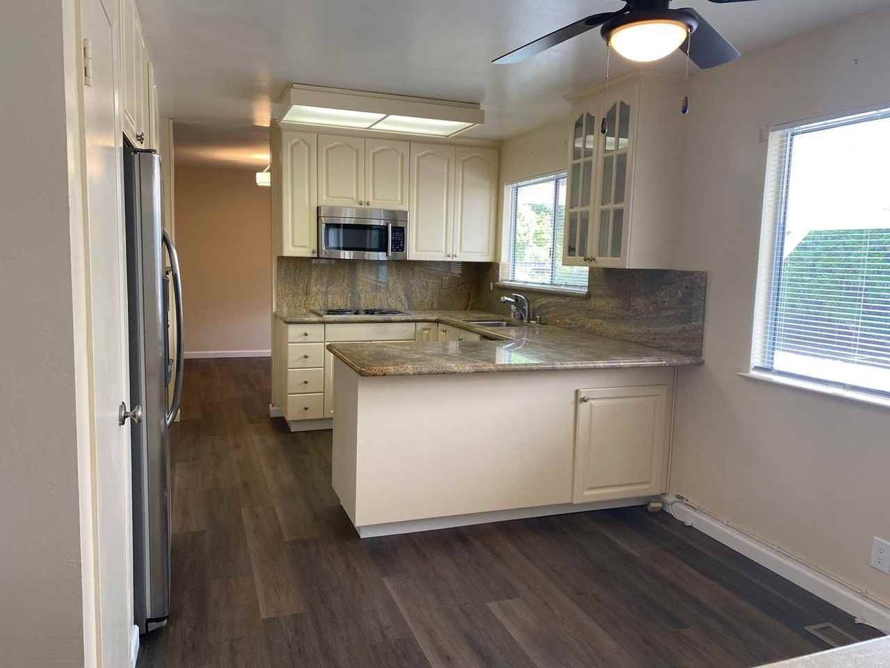 2109 Dover Ct - Photo 2 of 9