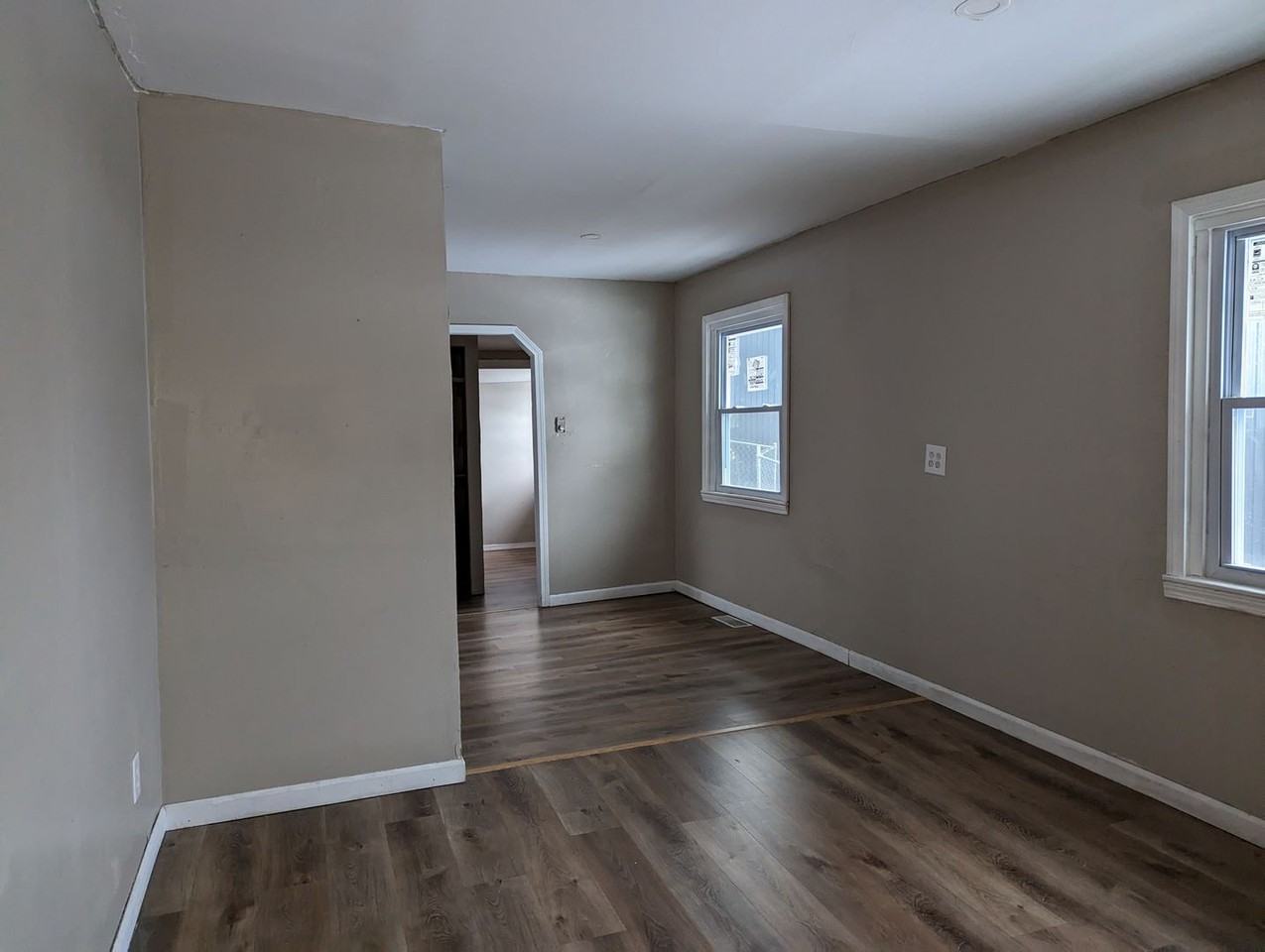 117 S High St - Photo 2 of 8