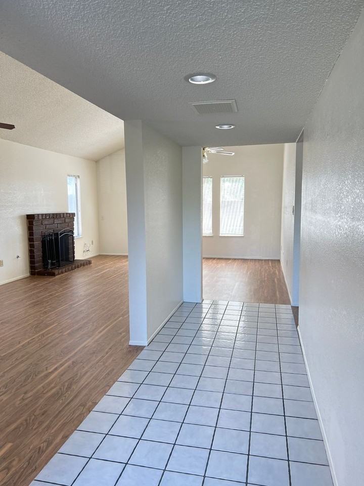 6809 Natchitoches Way - Photo 3 of 19