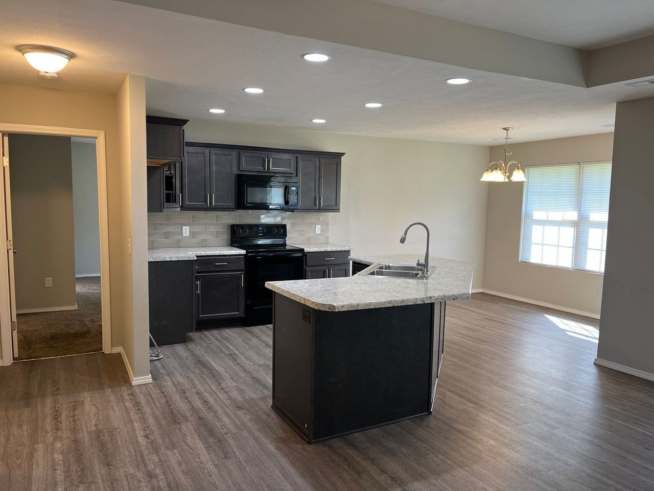 555 W Melody Ln - Photo 5 of 17